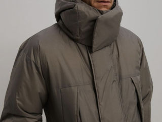 Zara waterproof windproof,ткань устойчива к износу в отличном состояние size M недорого