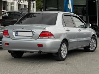 Mitsubishi Lancer foto 3