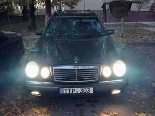 Mercedes E-Class Wagon foto 1