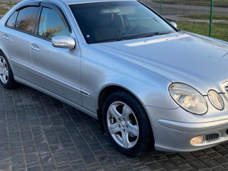 Mercedes E-Class foto 2