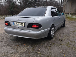 Mercedes E-Class foto 2