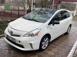 Toyota Prius v