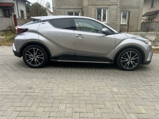 Toyota C-HR foto 2