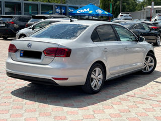 Volkswagen Jetta foto 3