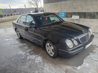 Mercedes E-Class foto 4