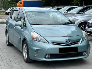 Toyota Prius v foto 4