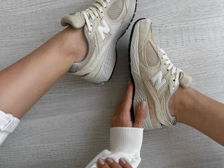 New Balance 2002R Cream Women's foto 7