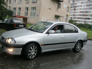 Toyota Avensis foto 2