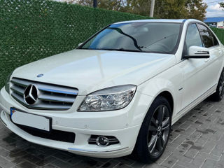 Mercedes C-Class foto 1