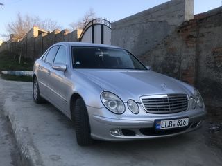 Mercedes E Class foto 2