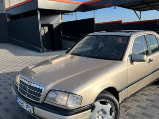 Mercedes C-Class foto 3