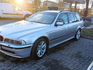 BMW 5 Series foto 2