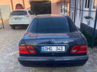 Mercedes E-Class foto 3