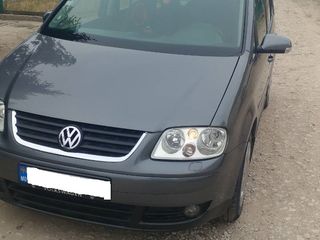Volkswagen Touran foto 3