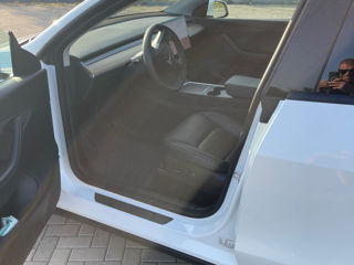 Tesla Model Y foto 5