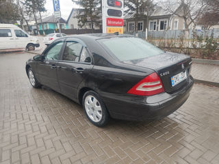 Mercedes C-Class foto 6