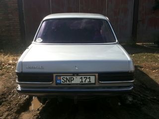 Mercedes Series (W123) foto 3