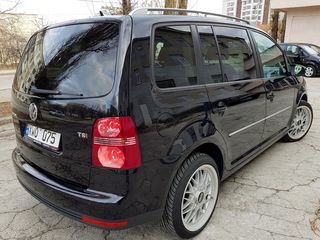 Volkswagen Touran foto 2