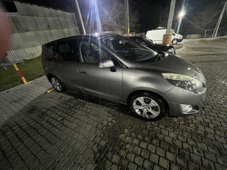 Renault Grand Scenic foto 2