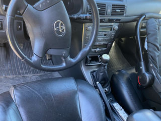 Toyota Avensis foto 5