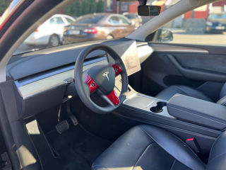 Tesla Model Y foto 2