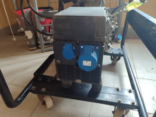 Generator 220 volti. 8 kva s-au 6.6 kwt. Diesel.