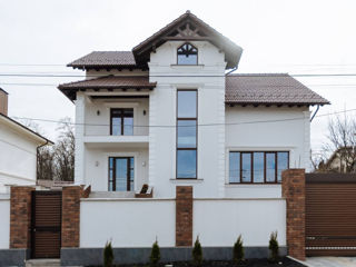 Spre vânzare casă cu 3 nivele 400 mp + 7 ari, în Dumbrava! foto 1