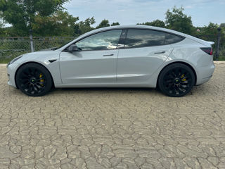 Tesla Model 3 foto 3