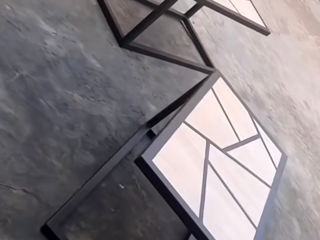 Mese și scaune din metal și lemn pentru oficii, restaurante, școli