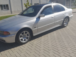 BMW 5 Series foto 1