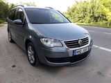 Volkswagen Touran foto 2