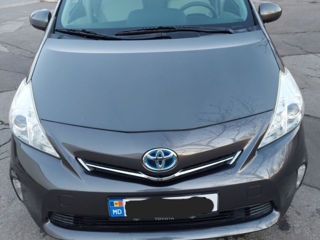 Toyota Prius v foto 3