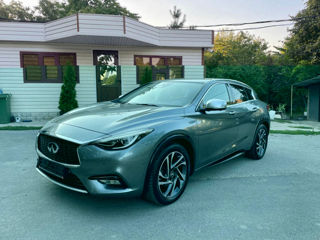 Infiniti Q30