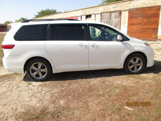 Toyota Sienna foto 4