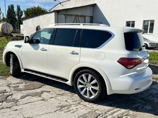 Infiniti QX56 foto 2