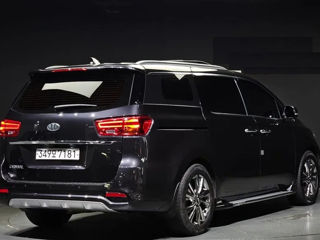 KIA Carnival foto 2