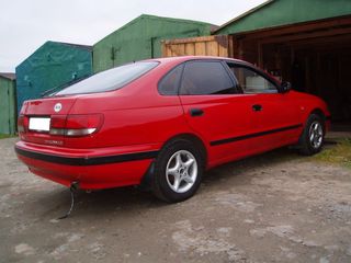 Toyota Carina foto 1