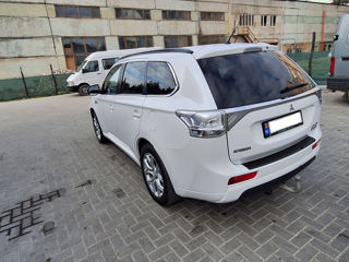 Mitsubishi Outlander foto 3