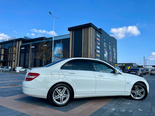 Mercedes C-Class foto 1