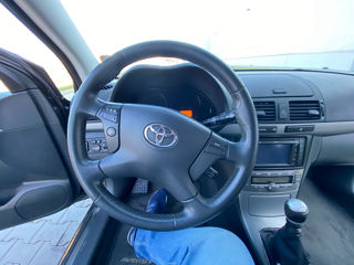 Toyota Avensis foto 6