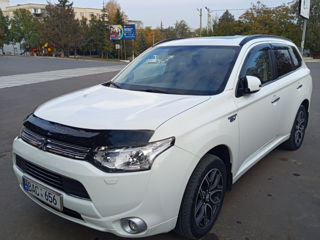 Mitsubishi Outlander foto 2