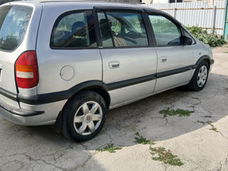 Opel Zafira foto 1