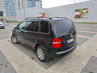 Volkswagen Touran foto 4