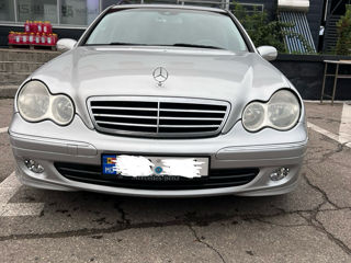 Mercedes C-Class foto 2