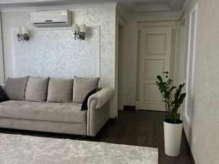 Apartament cu 2 camere, 57 m², Buiucani, Chișinău foto 2