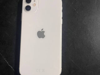 Vând IPhone 11