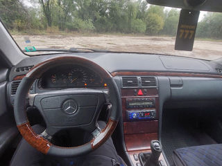 Mercedes E-Class foto 6