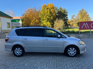 Toyota Avensis Verso foto 6