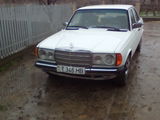 Mercedes Series (W123) foto 2