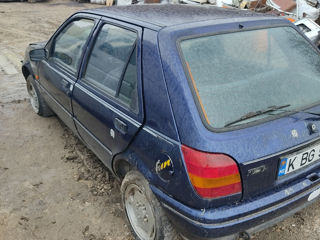 Ford Fiesta 1.3 Benzină Anul 1995 foto 2